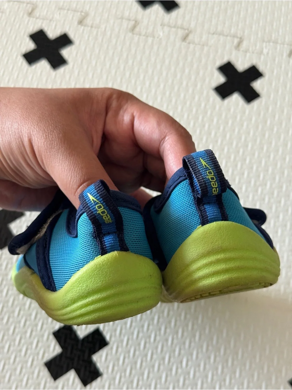 Speedo Kids' Blue Water Shoes with Lime Accent size Small (fits 5/6)
